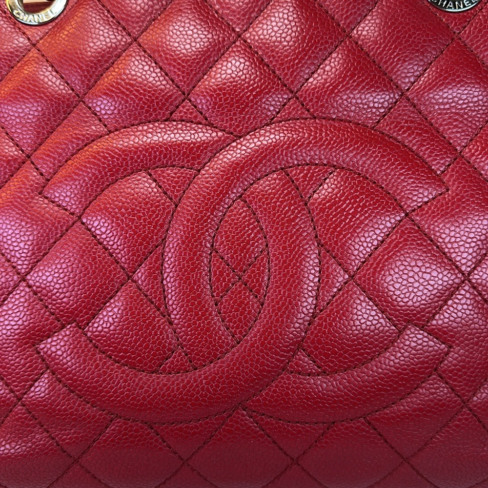 Chanel Red Quilted Shoulder Bag - Picture 2 of 15